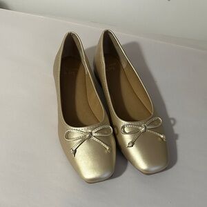 Crown & Ivy Gold Bow Flats